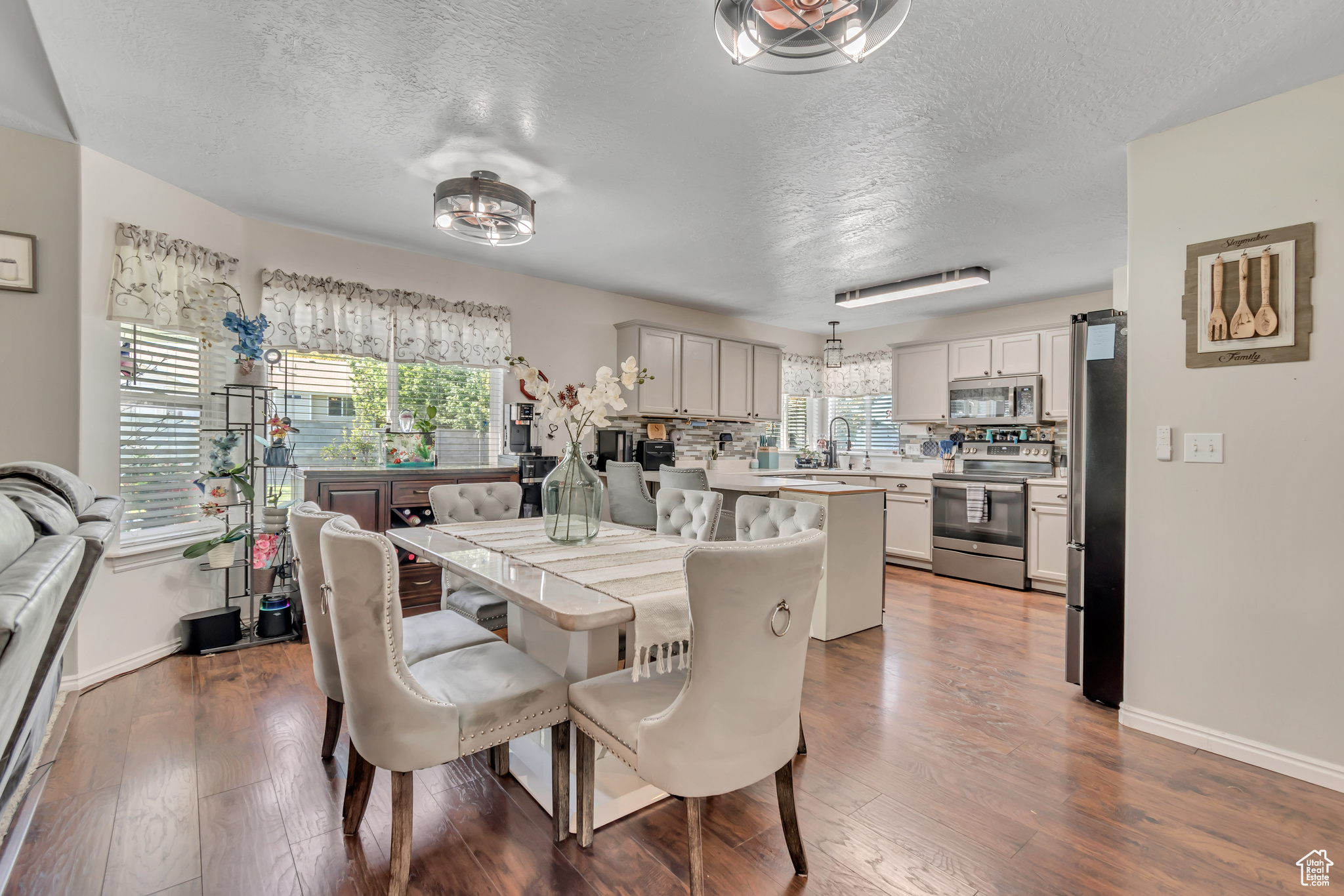 FOOTHILLS - Residential