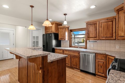 Tiny photo for 706 S 600 E, Layton, UT 84041 (MLS # 2135474)