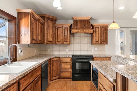 Tiny photo for 706 S 600 E, Layton, UT 84041 (MLS # 2135474)