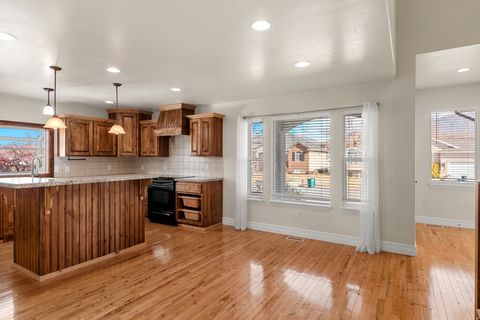 Tiny photo for 706 S 600 E, Layton, UT 84041 (MLS # 2135474)