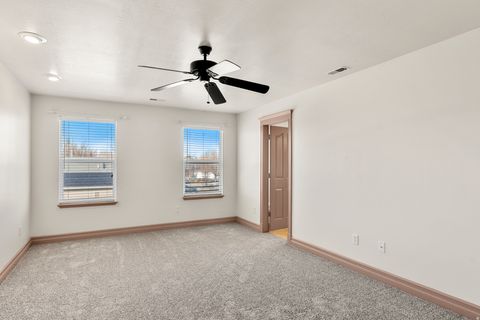 Tiny photo for 706 S 600 E, Layton, UT 84041 (MLS # 2135474)