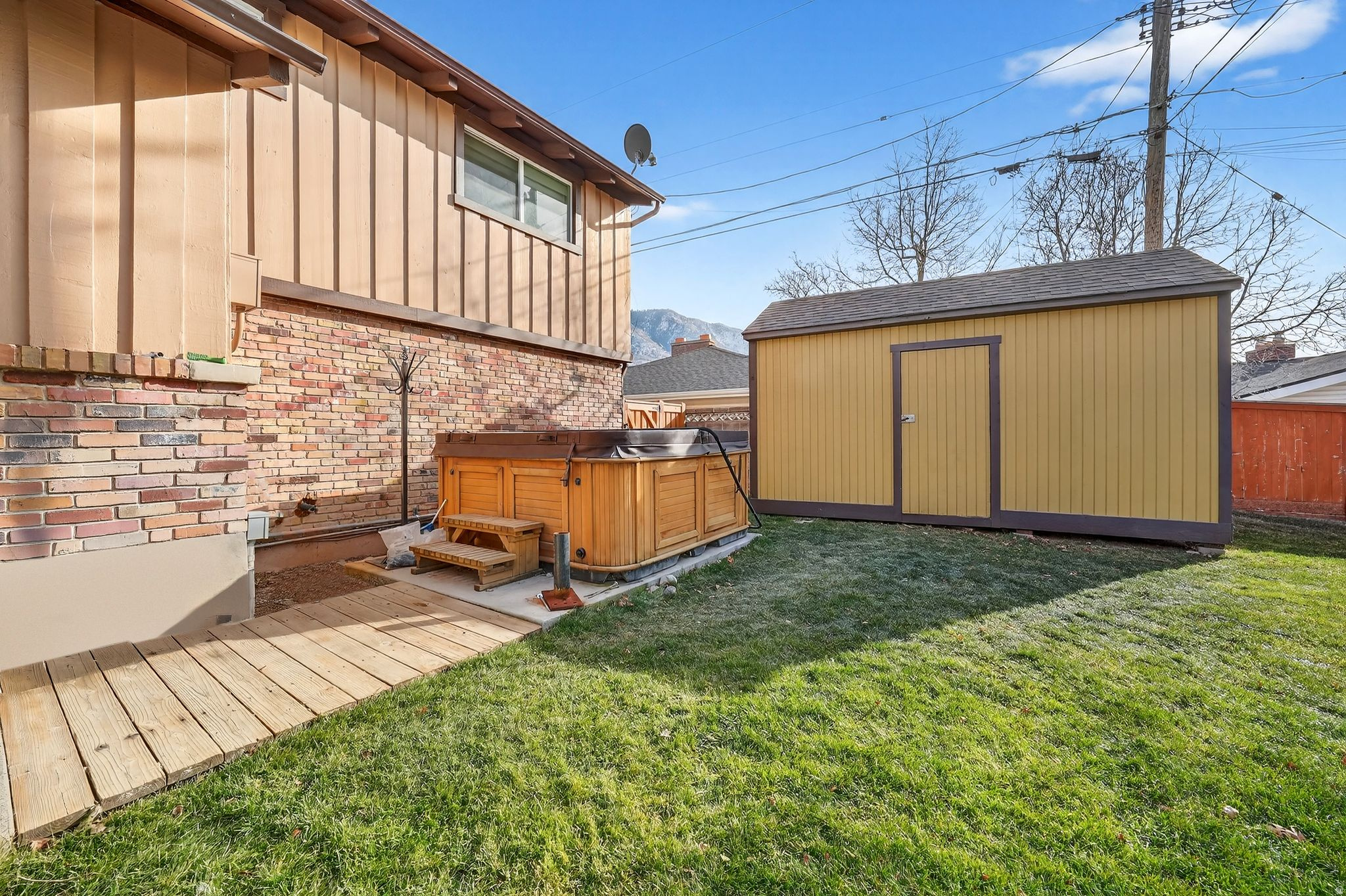 ROBIN MANOR - Residential