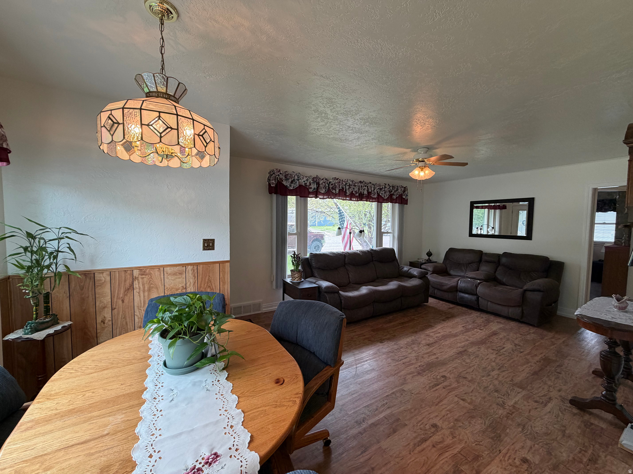 LOVERS DELIGHT - Residential