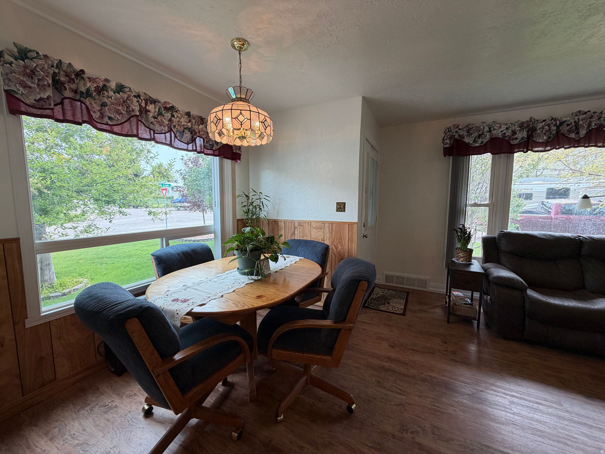LOVERS DELIGHT - Residential