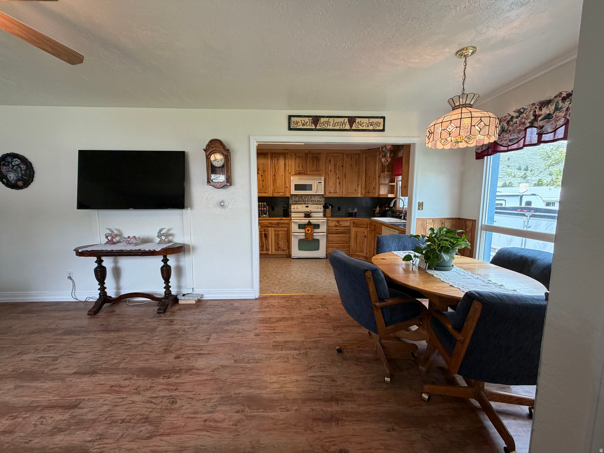 LOVERS DELIGHT - Residential