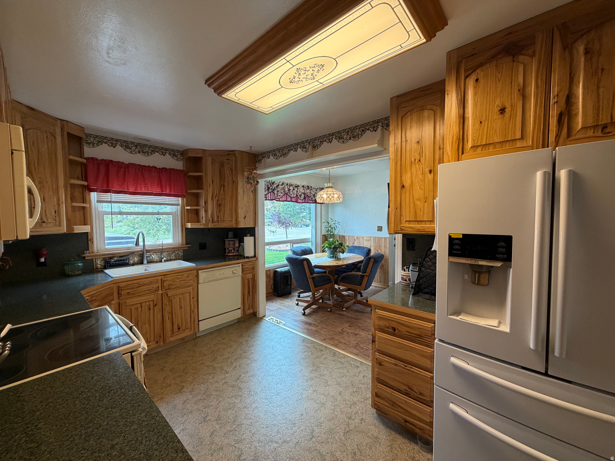 LOVERS DELIGHT - Residential