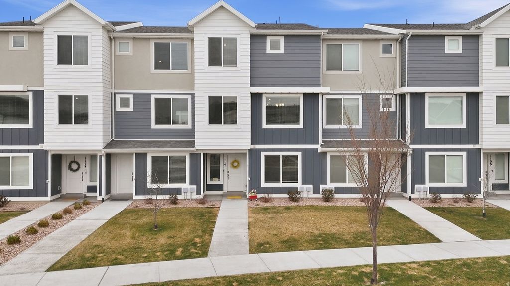 Photo of 1114 E YARD ROW, Saratoga Springs, UT 84045 (MLS # 2145388)