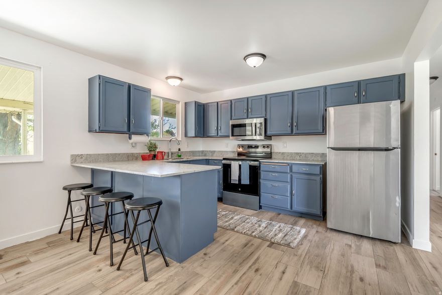 Square footage figures are provided as a courtesy estimate only and were obtained from County Records.  Buyer is advised to obtain an independent measurement.