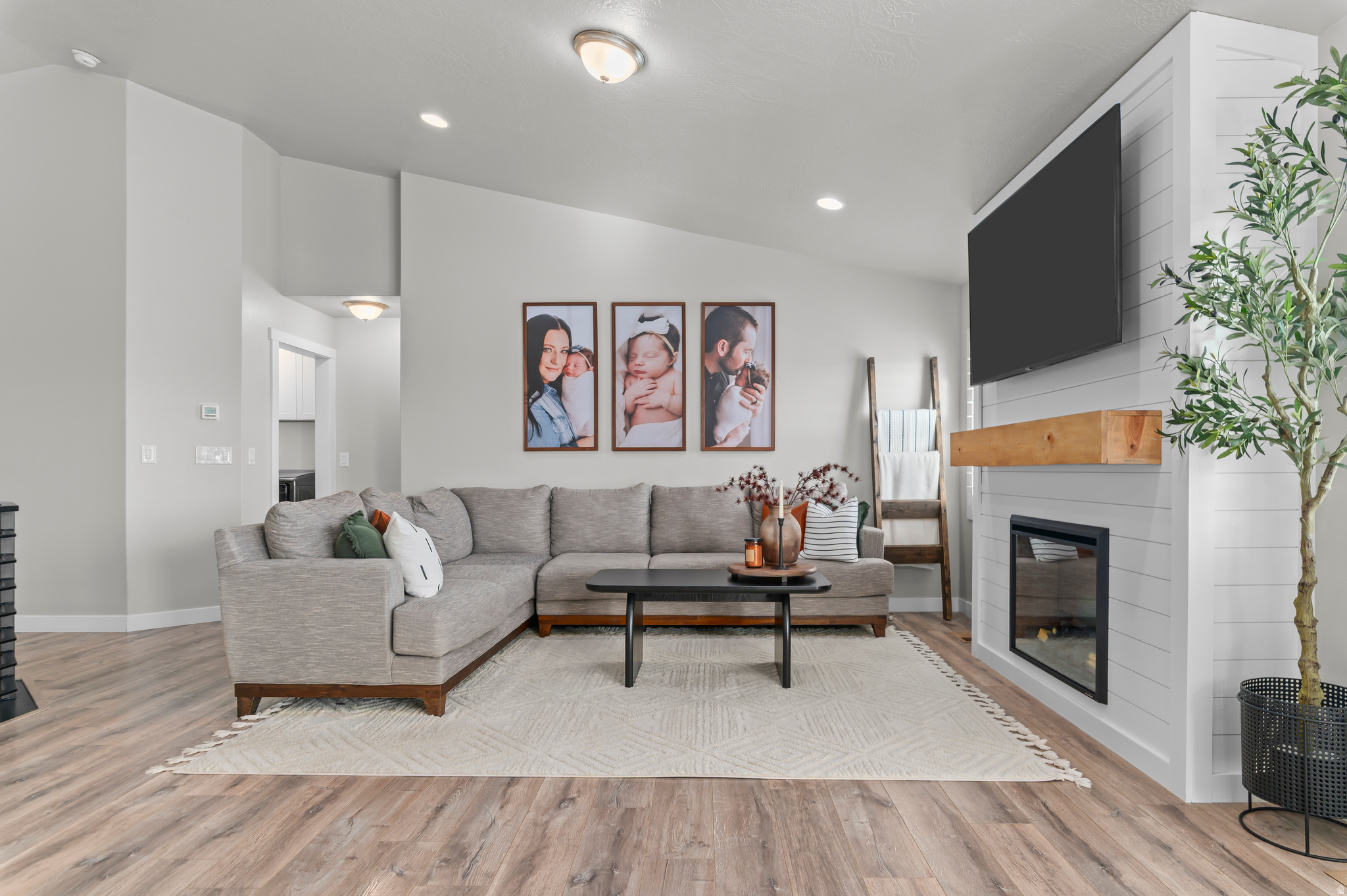 HYDE POINT - Residential