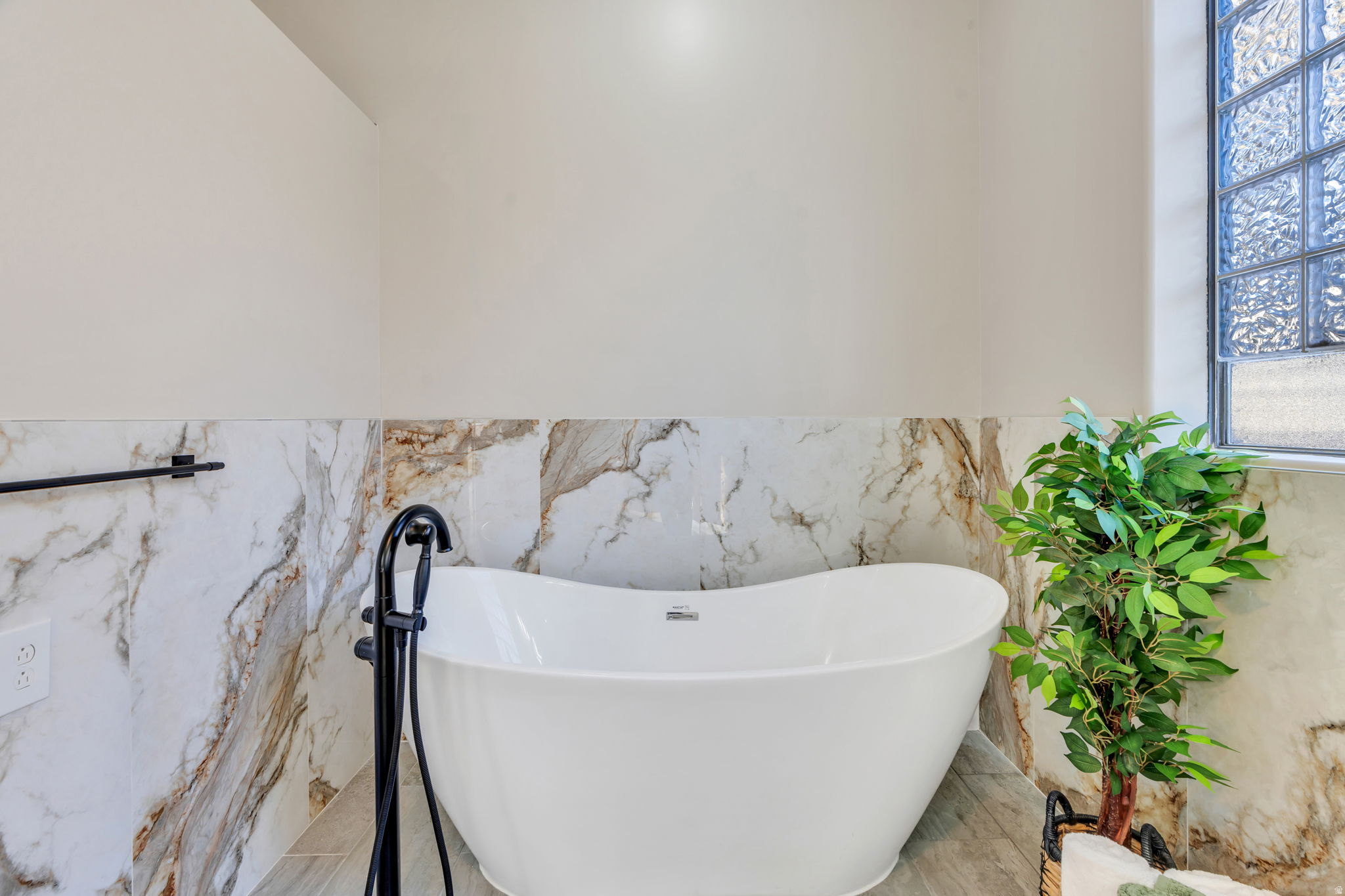 COTTAGES ON THE GREEN - Residential