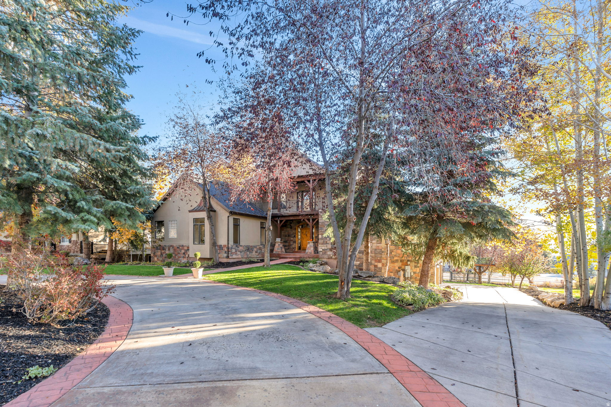 COTTAGES ON THE GREEN - Residential