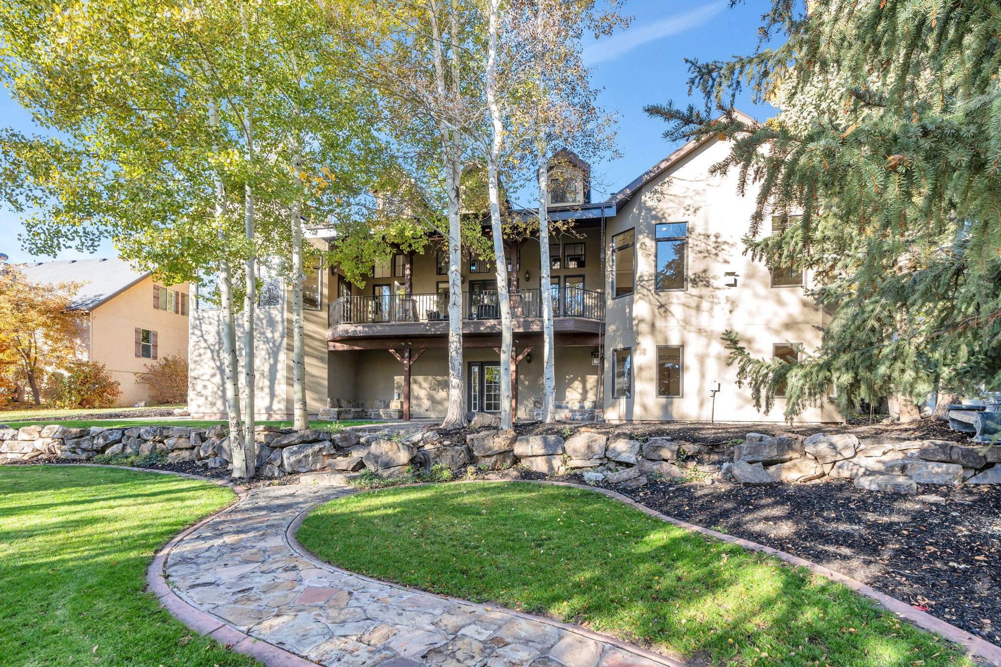 COTTAGES ON THE GREEN - Residential
