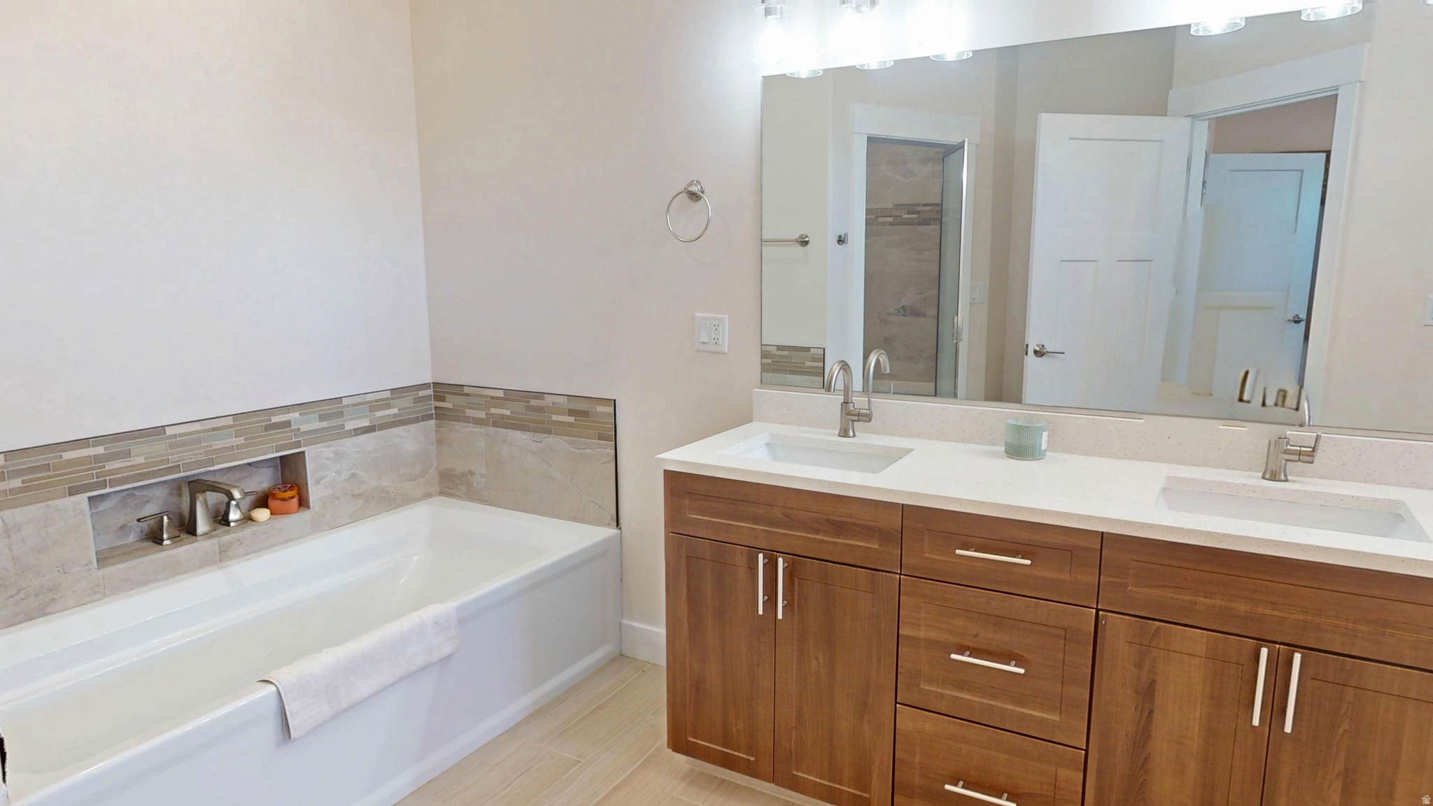 CANYONS EDGE - Residential