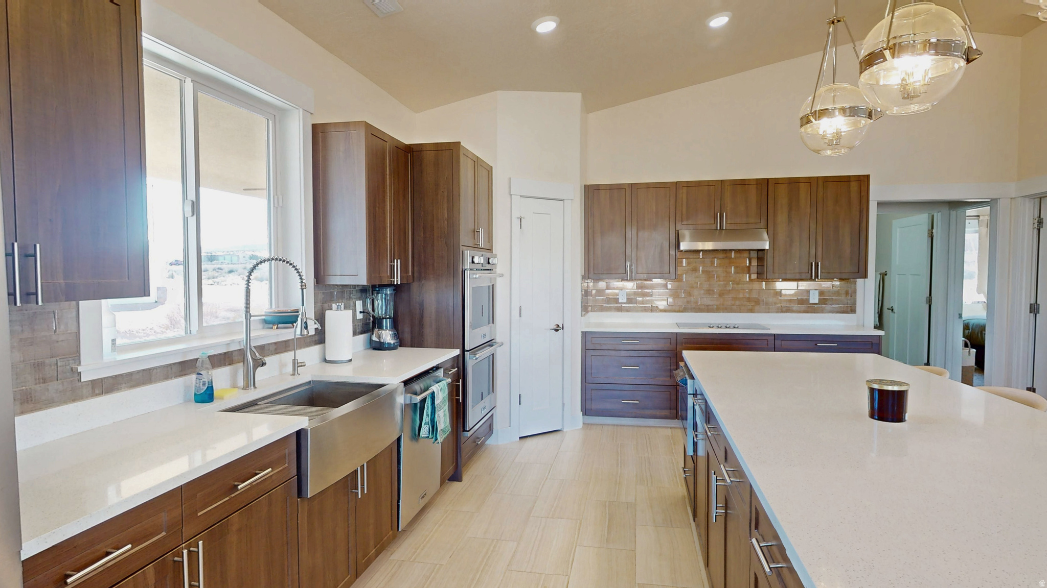 CANYONS EDGE - Residential