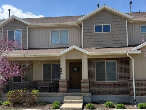 Photo of 969 N APPLE SEED LN, Santaquin, UT 84655 (MLS # 2138740)