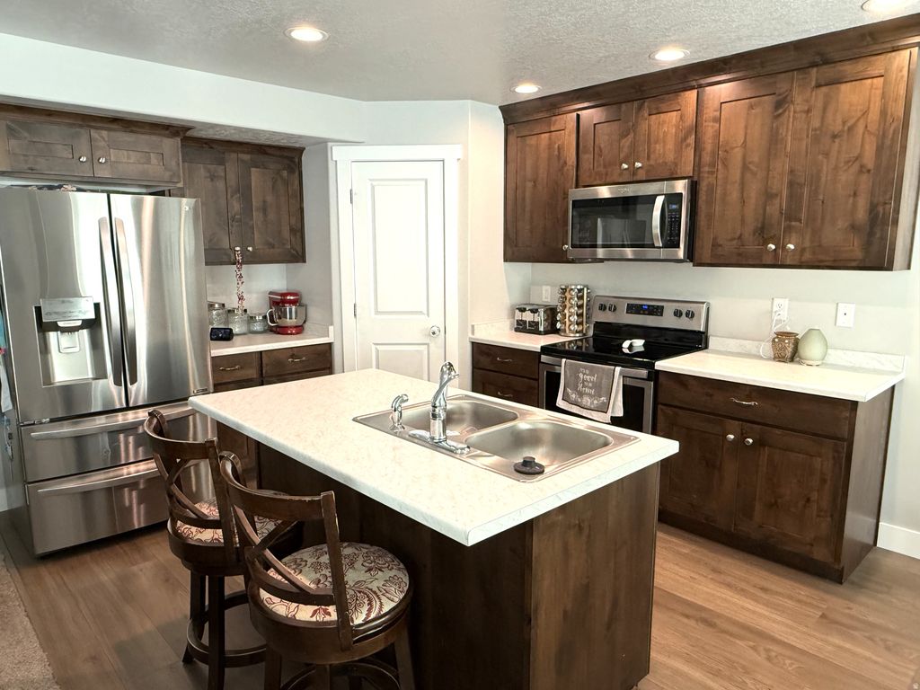 Photo of 969 N APPLE SEED LN, Santaquin, UT 84655 (MLS # 2138740)