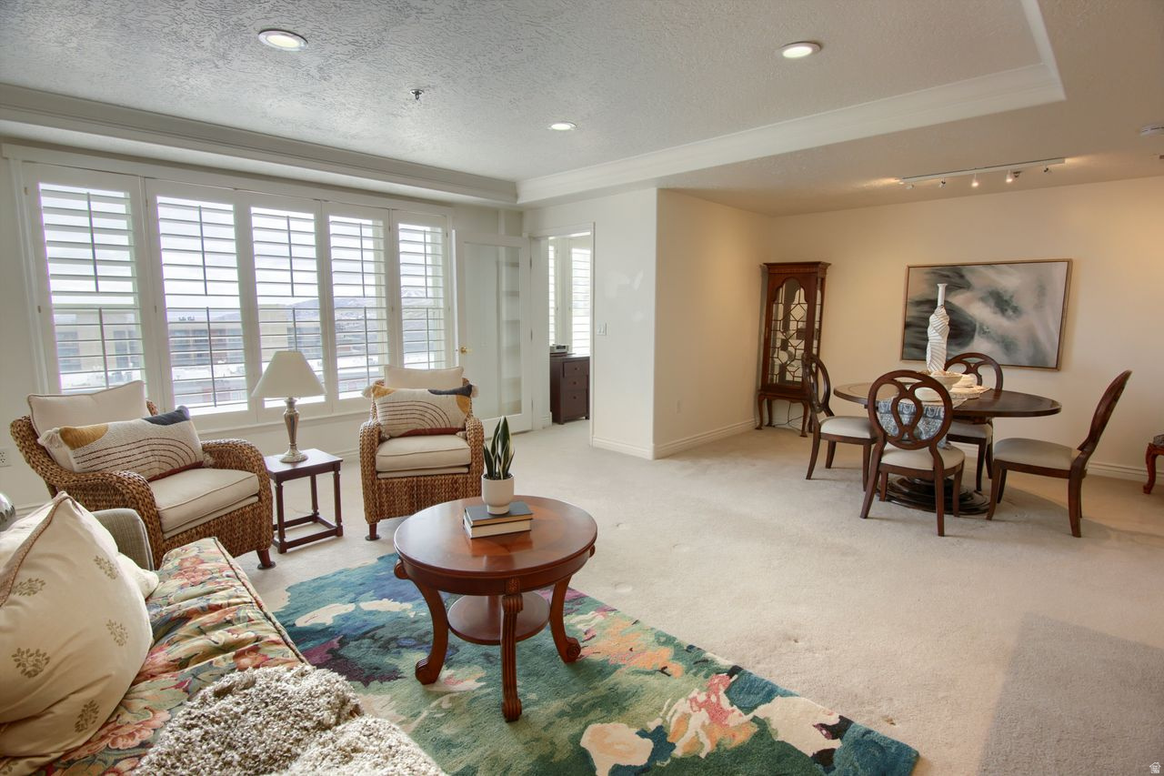 PRESIDENTIAL CLUB - Residential