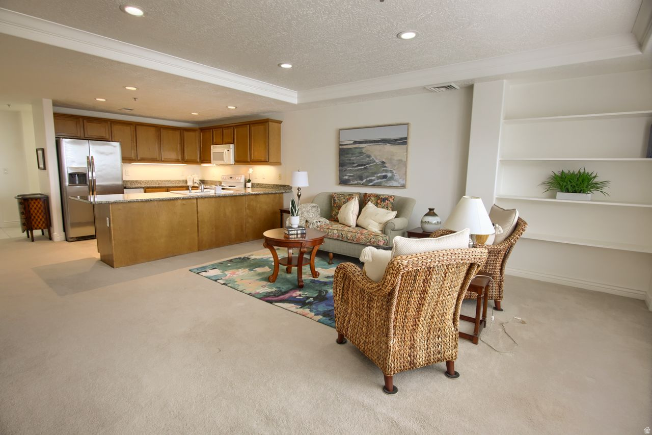 PRESIDENTIAL CLUB - Residential