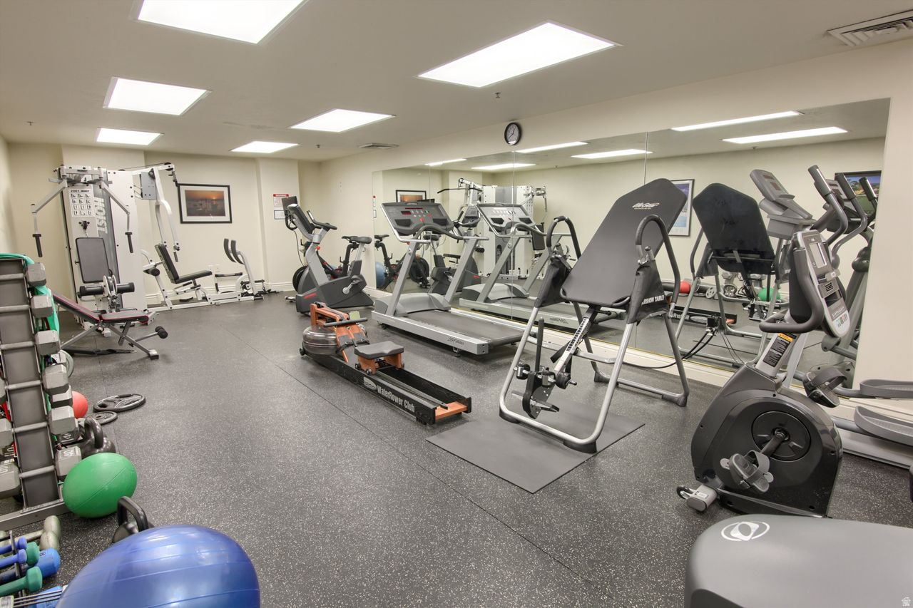 PRESIDENTIAL CLUB - Residential