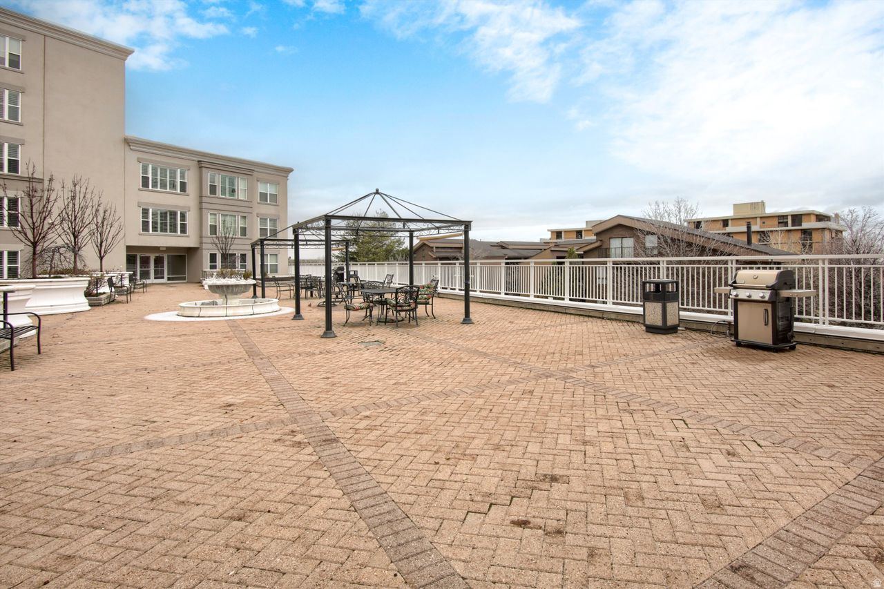 PRESIDENTIAL CLUB - Residential