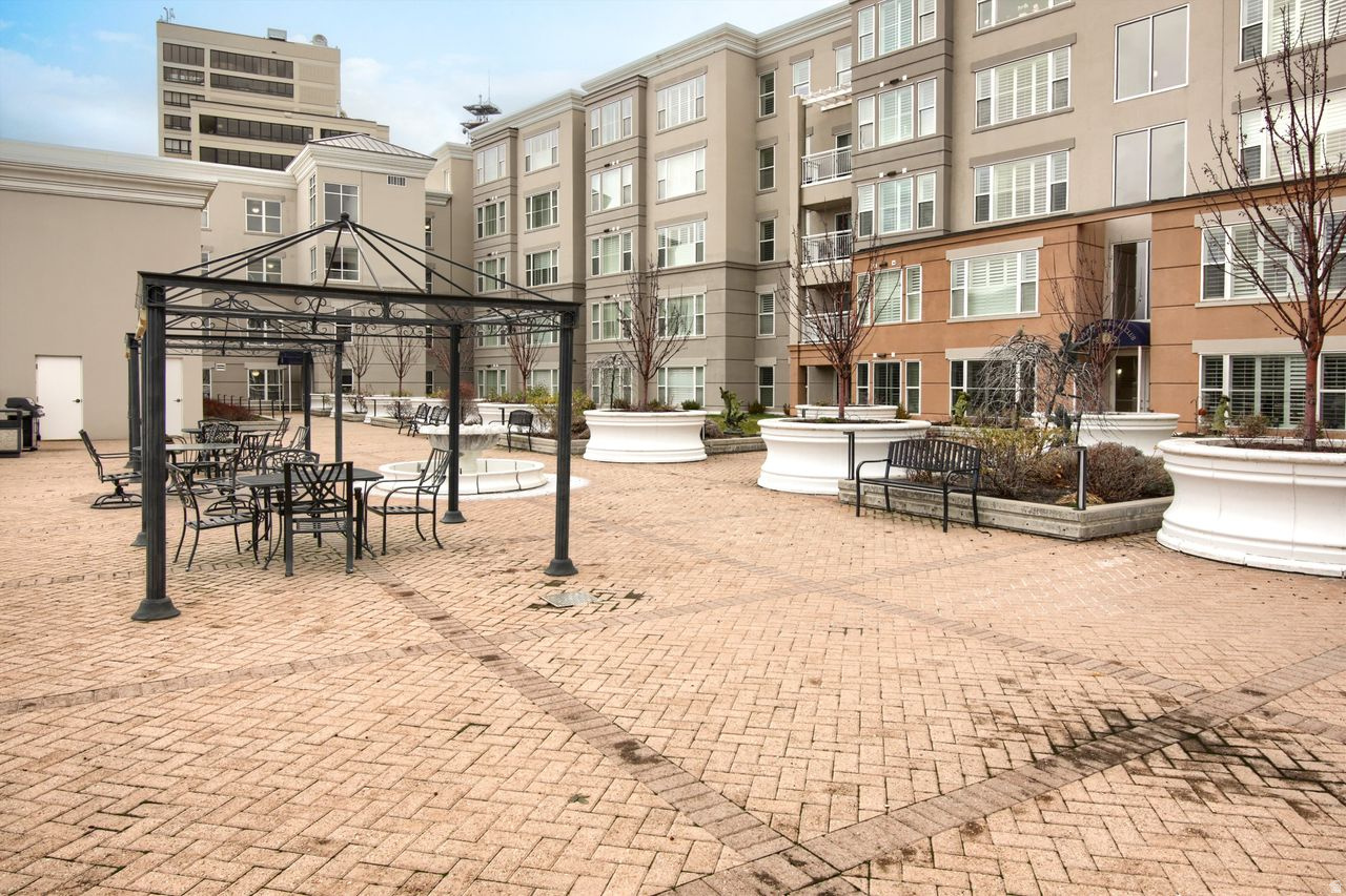 PRESIDENTIAL CLUB - Residential