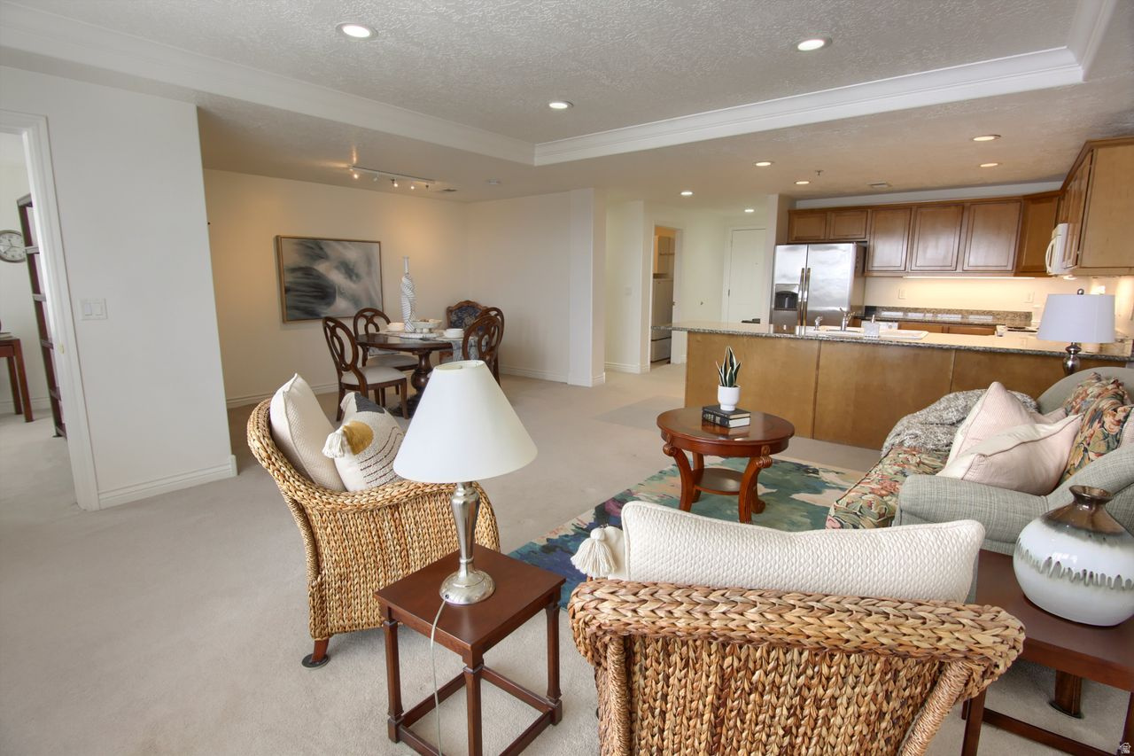 PRESIDENTIAL CLUB - Residential