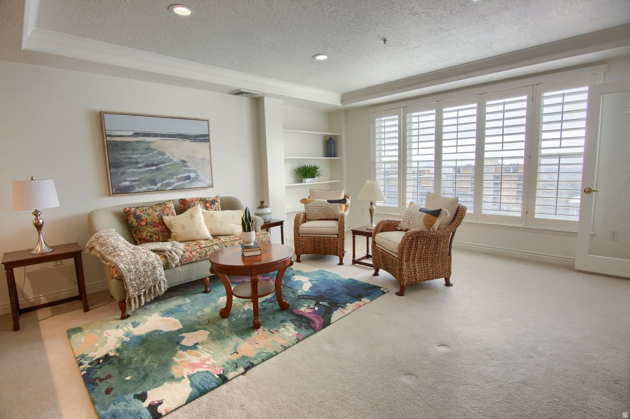 PRESIDENTIAL CLUB - Residential