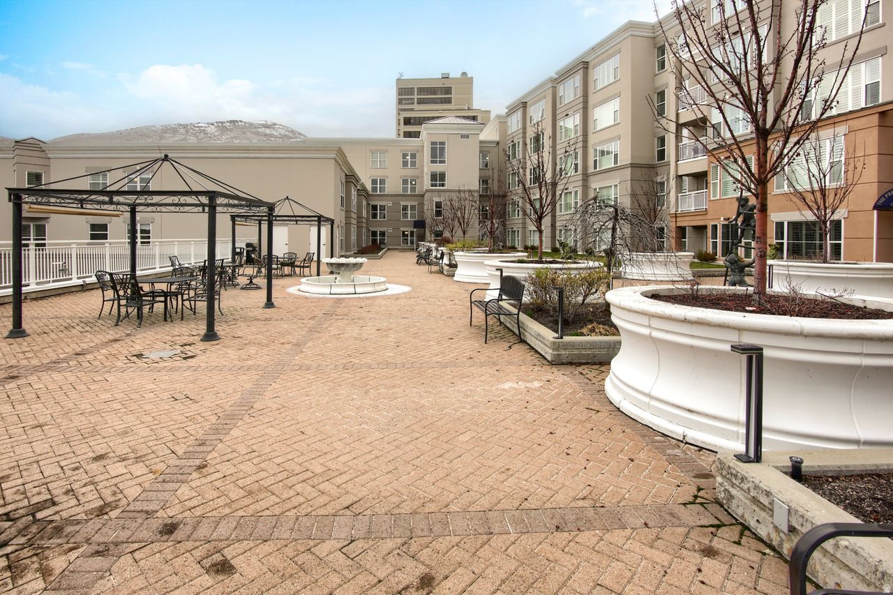 PRESIDENTIAL CLUB - Residential