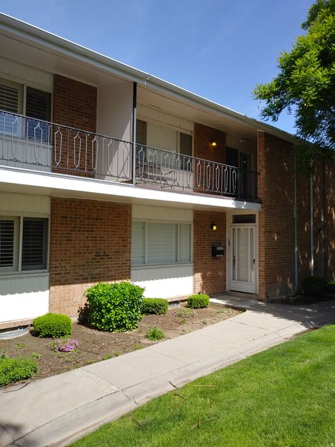 Photo of 765 E THREE FOUNTAINS CIR #28, Murray, UT 84107 (MLS # 2141284)