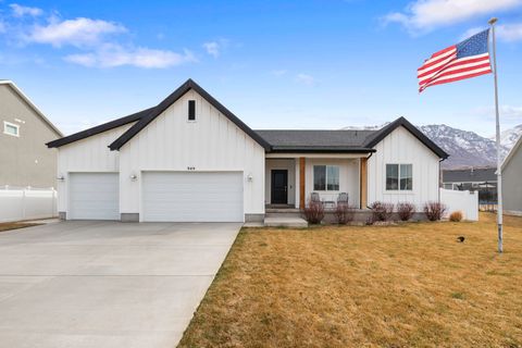 Photo of 949 S RED CLIFF DR, Santaquin, UT 84655 (MLS # 2142496)