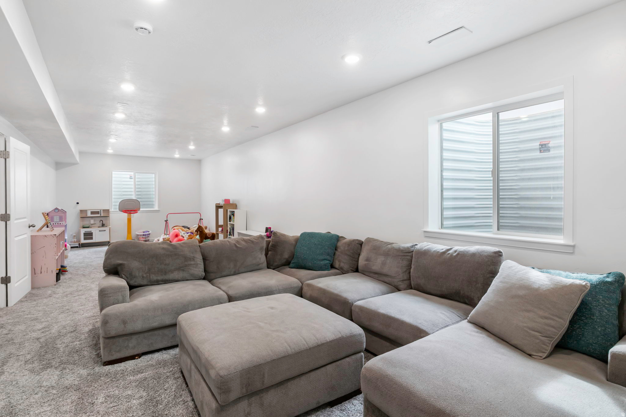 FOOTHILL VILLAGE - Residential