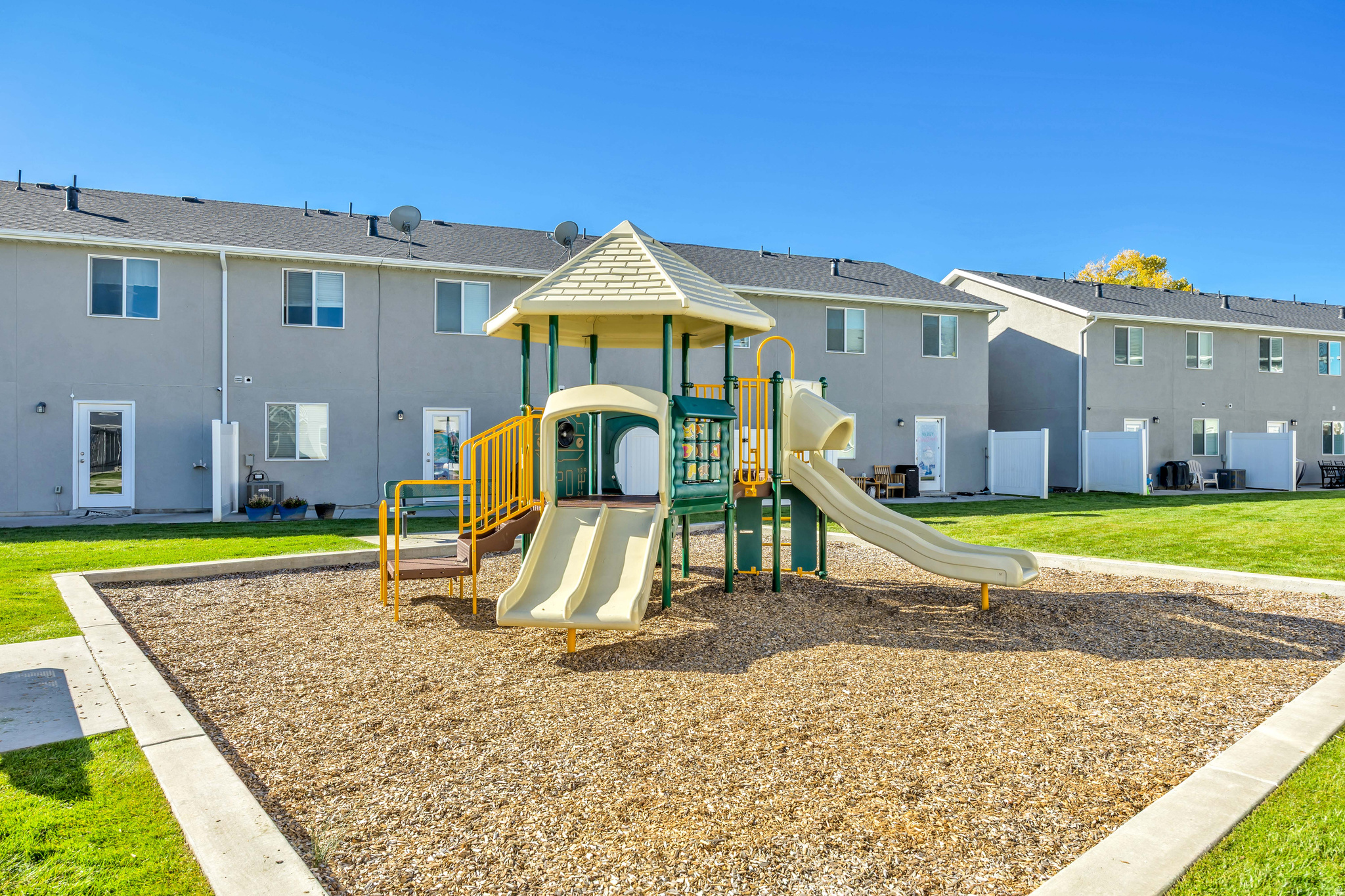 CAMELOT COVE - Residential