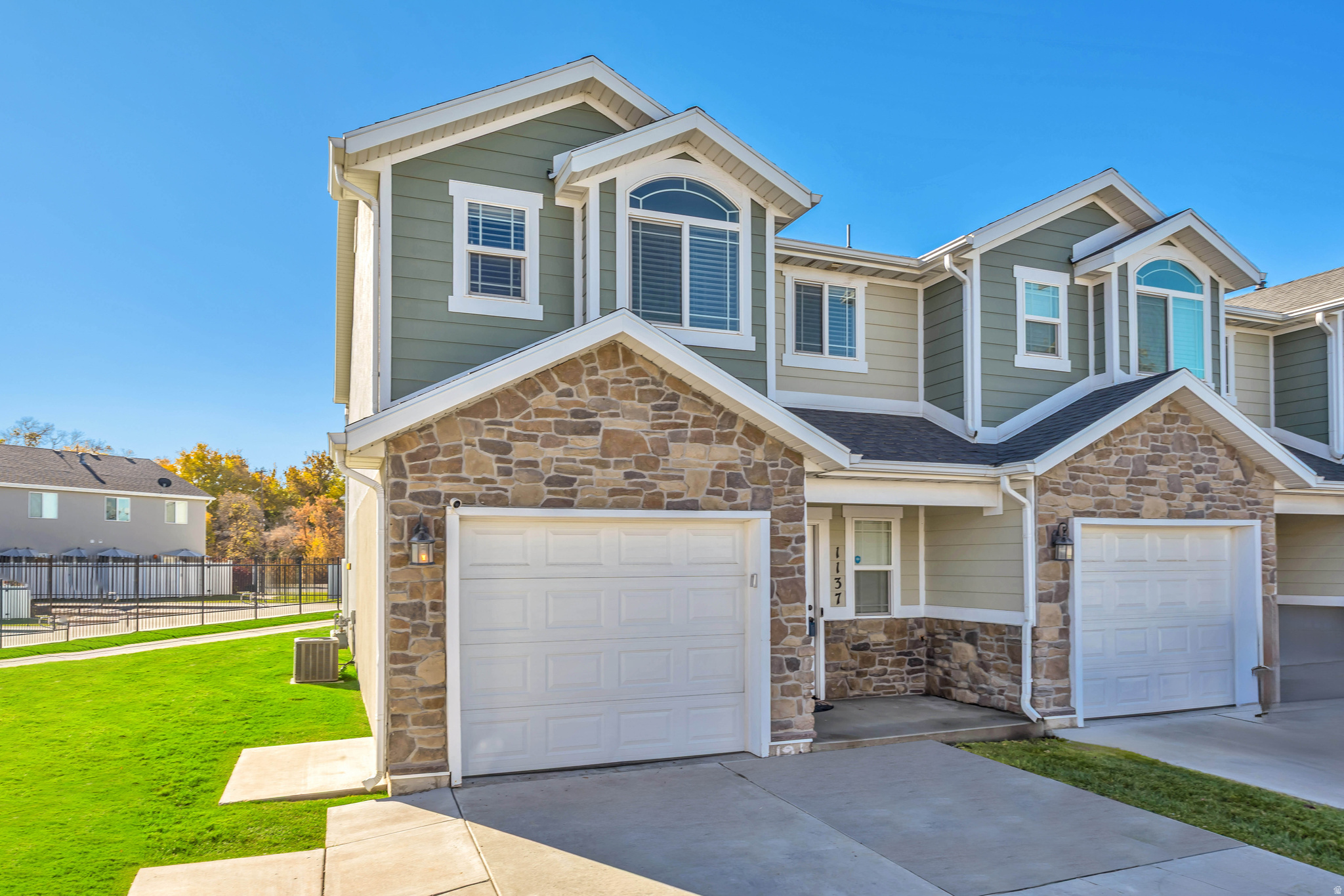 1137 W EXCALIBUR WAY S