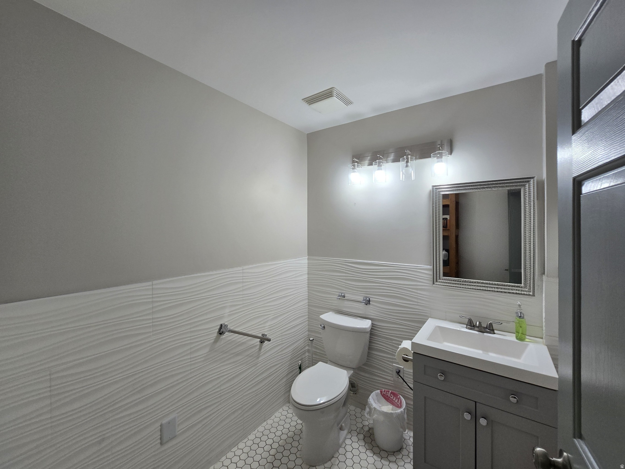 VALLEY MALL - Commercial Lease