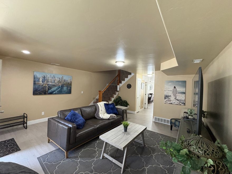 Come take a look at this beautiful design town home, Open lay out with spacious living areas, Master suite has vaulted ceilings and a master bathroom with walk-in closet, 1 car garage plus 1 parking space, close to schools, fwy and stores. Make your appt today