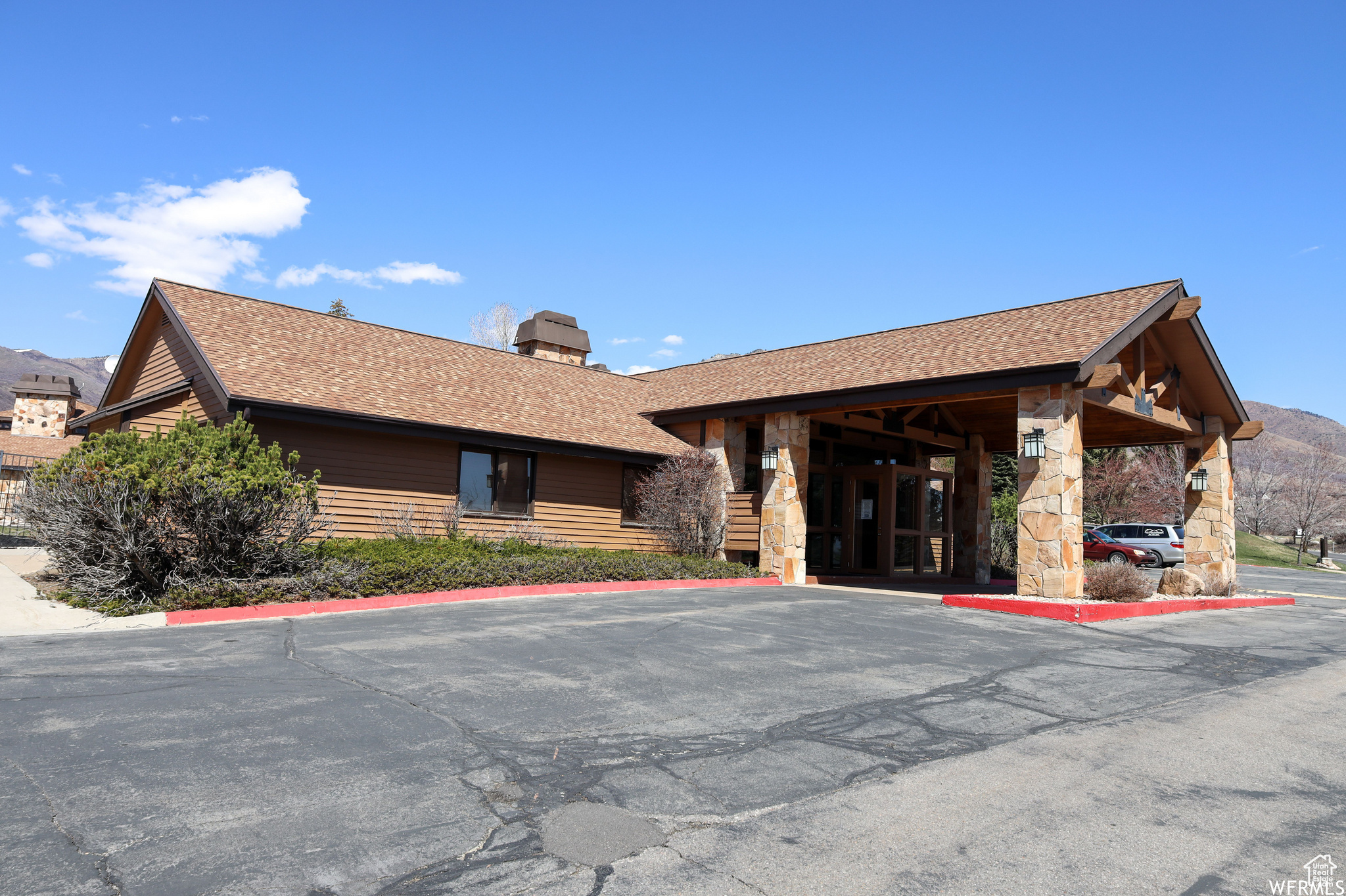 WOLF LODGE - Residential
