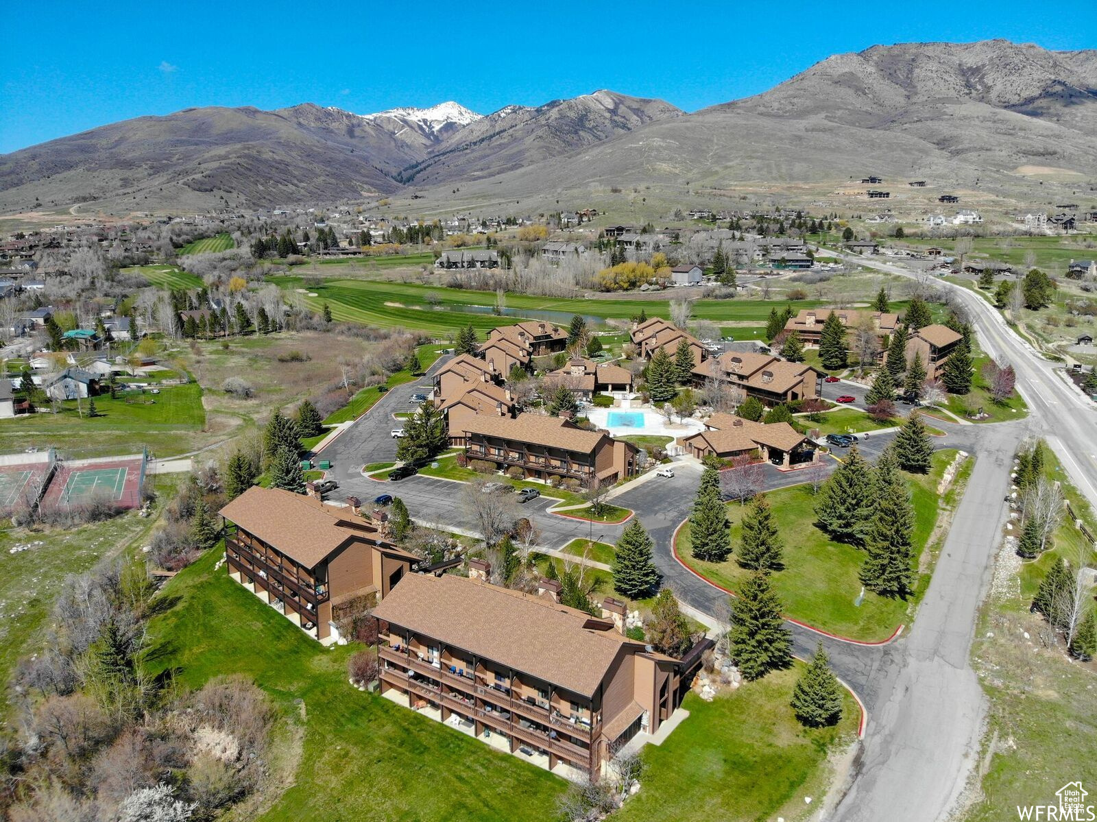 WOLF LODGE - Residential