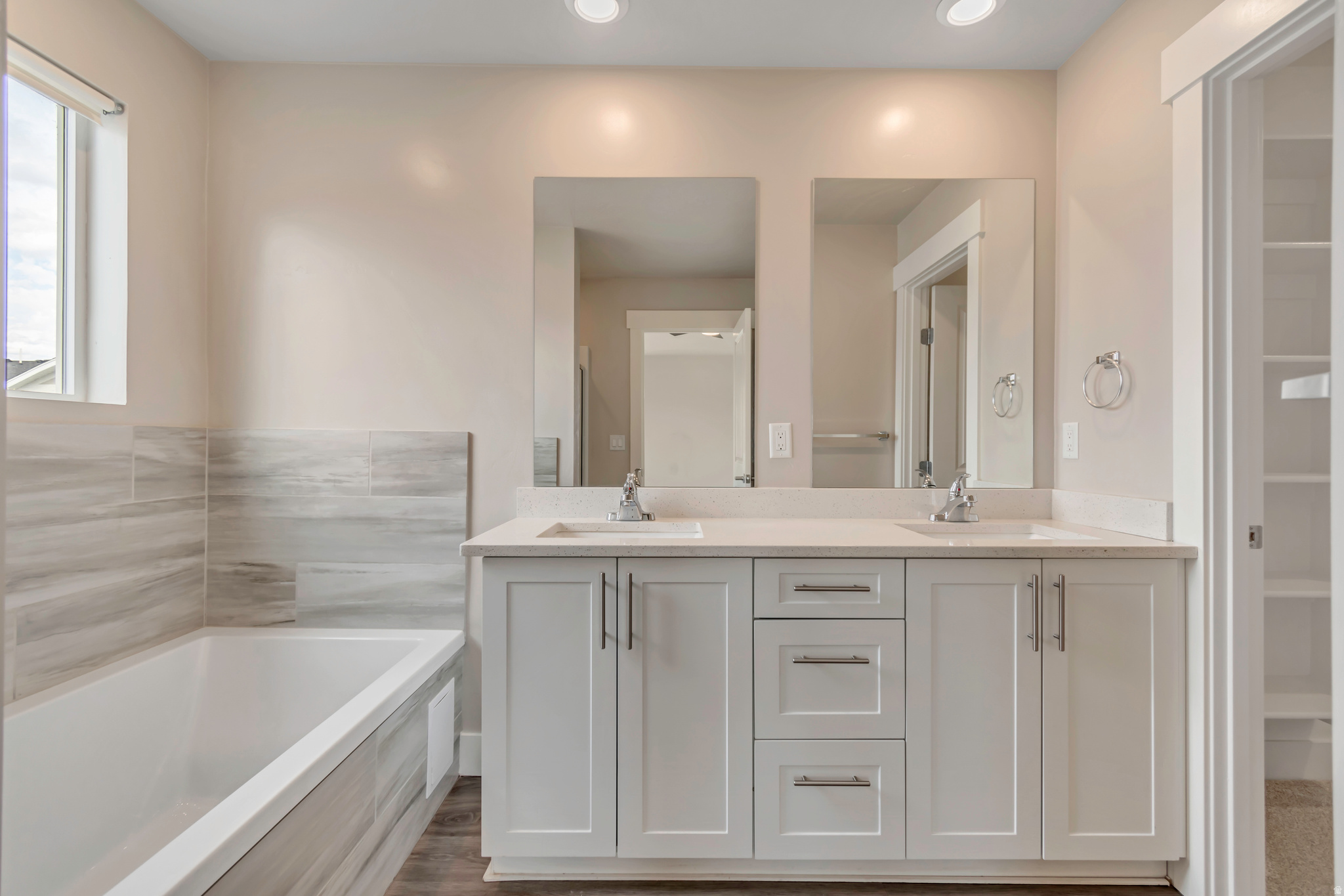 LAKEVIEW - Residential