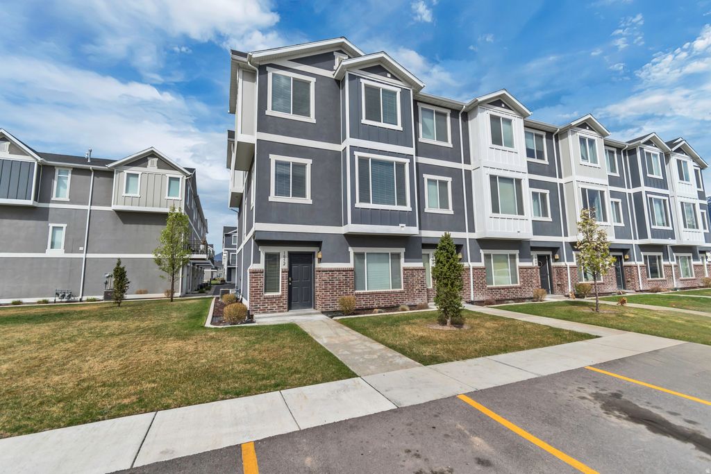 Photo of 1052 W 1970 S, Orem, UT 84058 (MLS # 2147114)