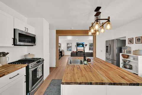 Tiny photo for 696 S LOCUST AVE, Pleasant Grove, UT 84062 (MLS # 2136253)