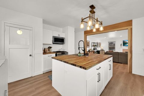 Tiny photo for 696 S LOCUST AVE, Pleasant Grove, UT 84062 (MLS # 2136253)