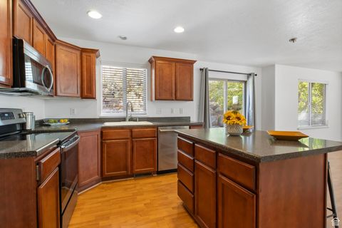Tiny photo for 10468 N SAGE VISTA LN, Cedar Hills, UT 84062 (MLS # 2118722)