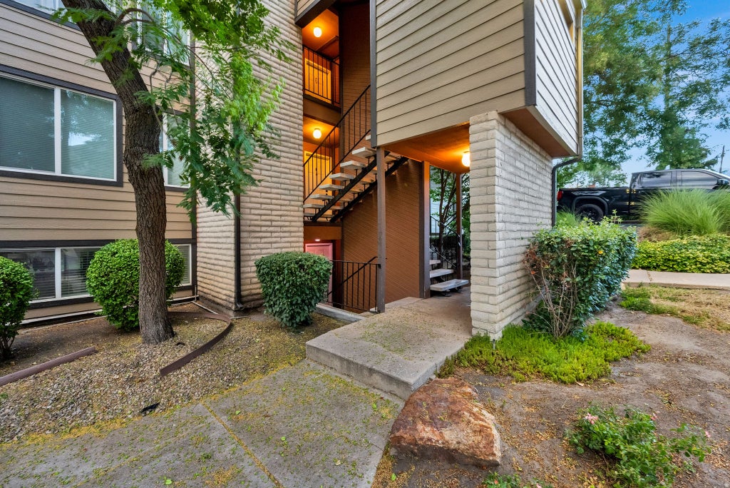 Photo of 2430 ELIZABETH ST, Salt Lake City, UT 84106 (MLS # 2170253)