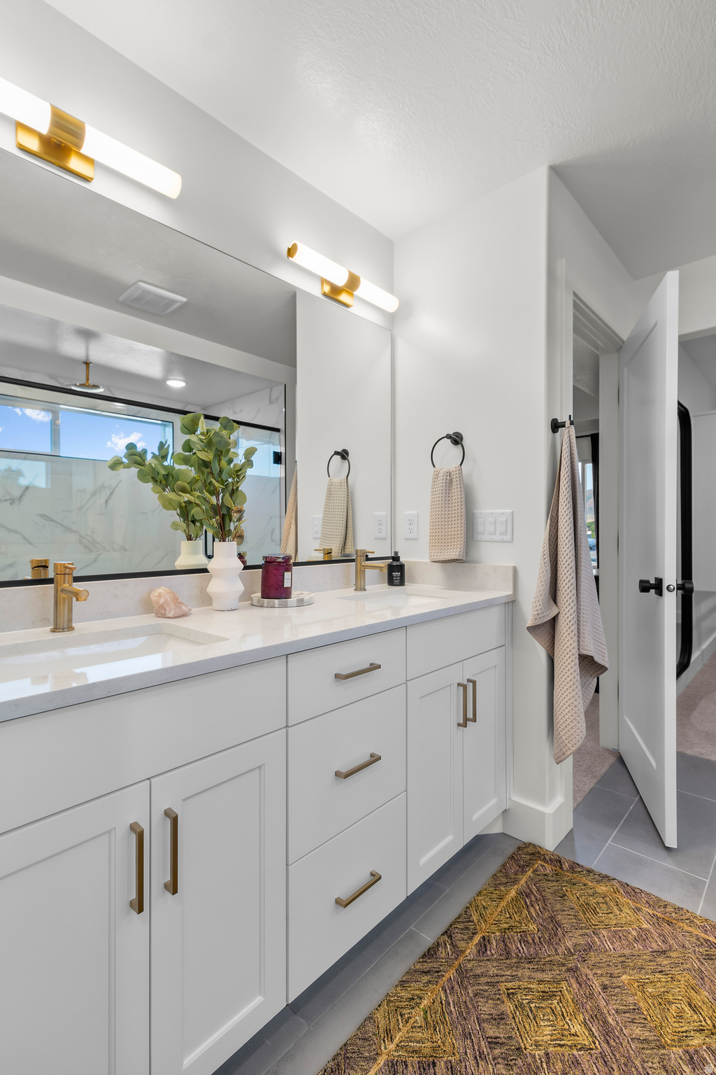 RIVERGATE - Residential