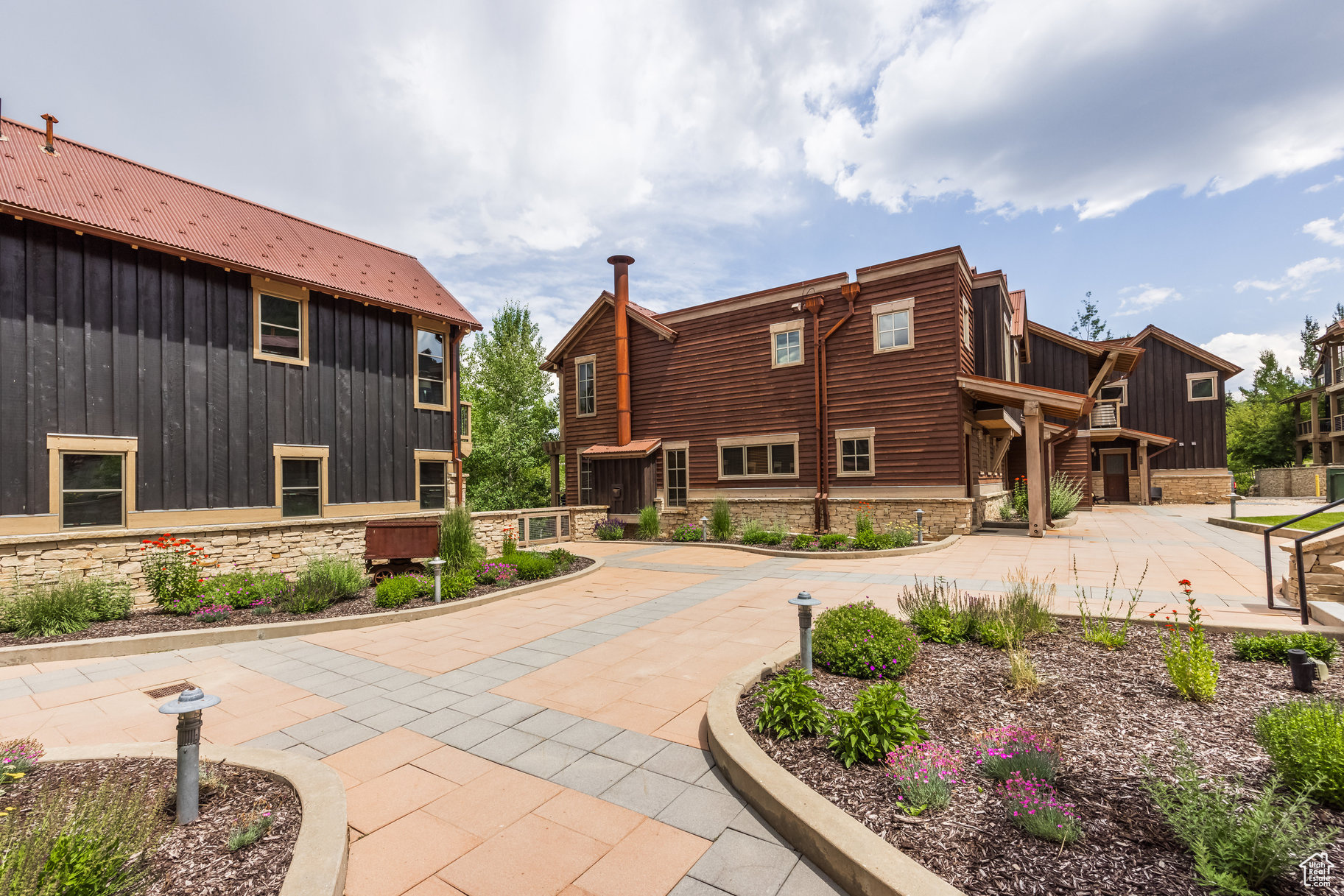 SPIRO CONDOMINIUMS - Residential