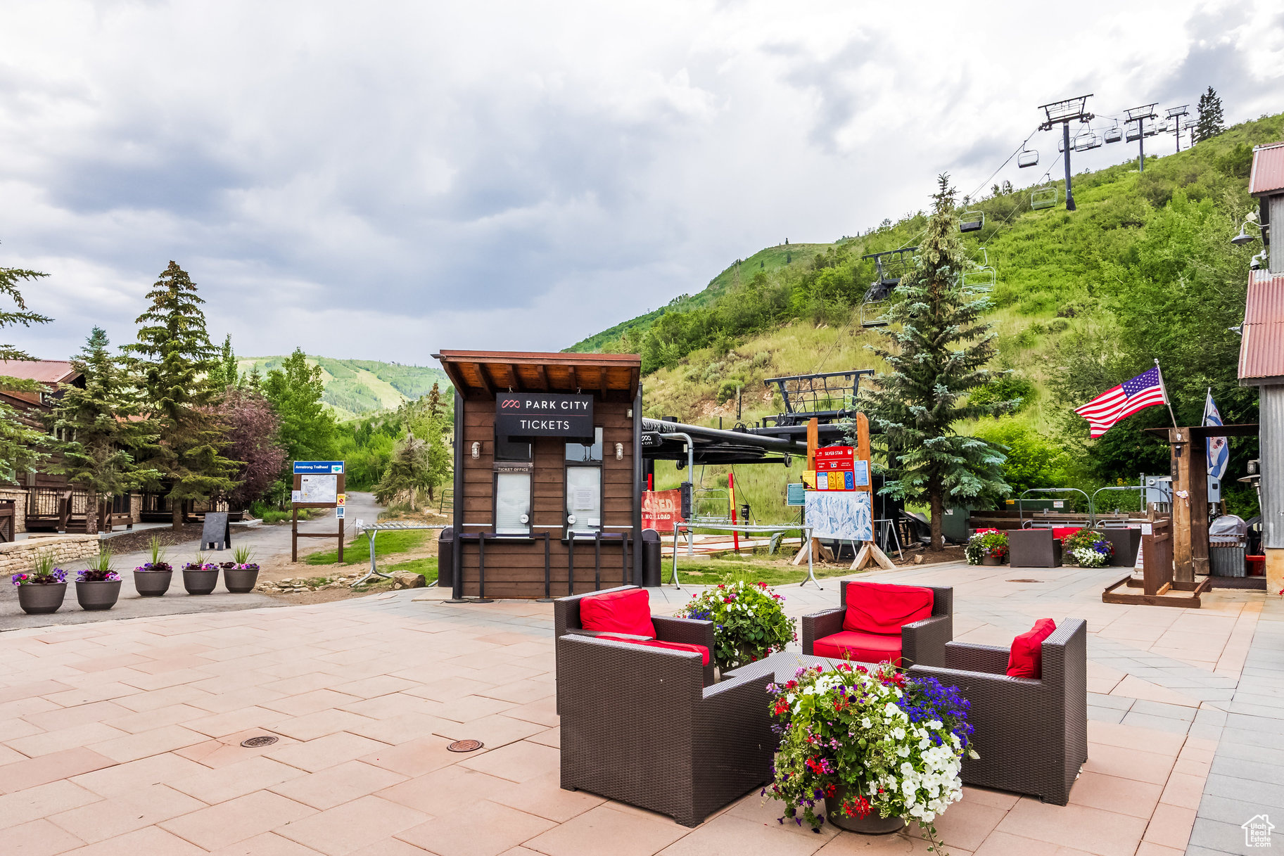 SPIRO CONDOMINIUMS - Residential