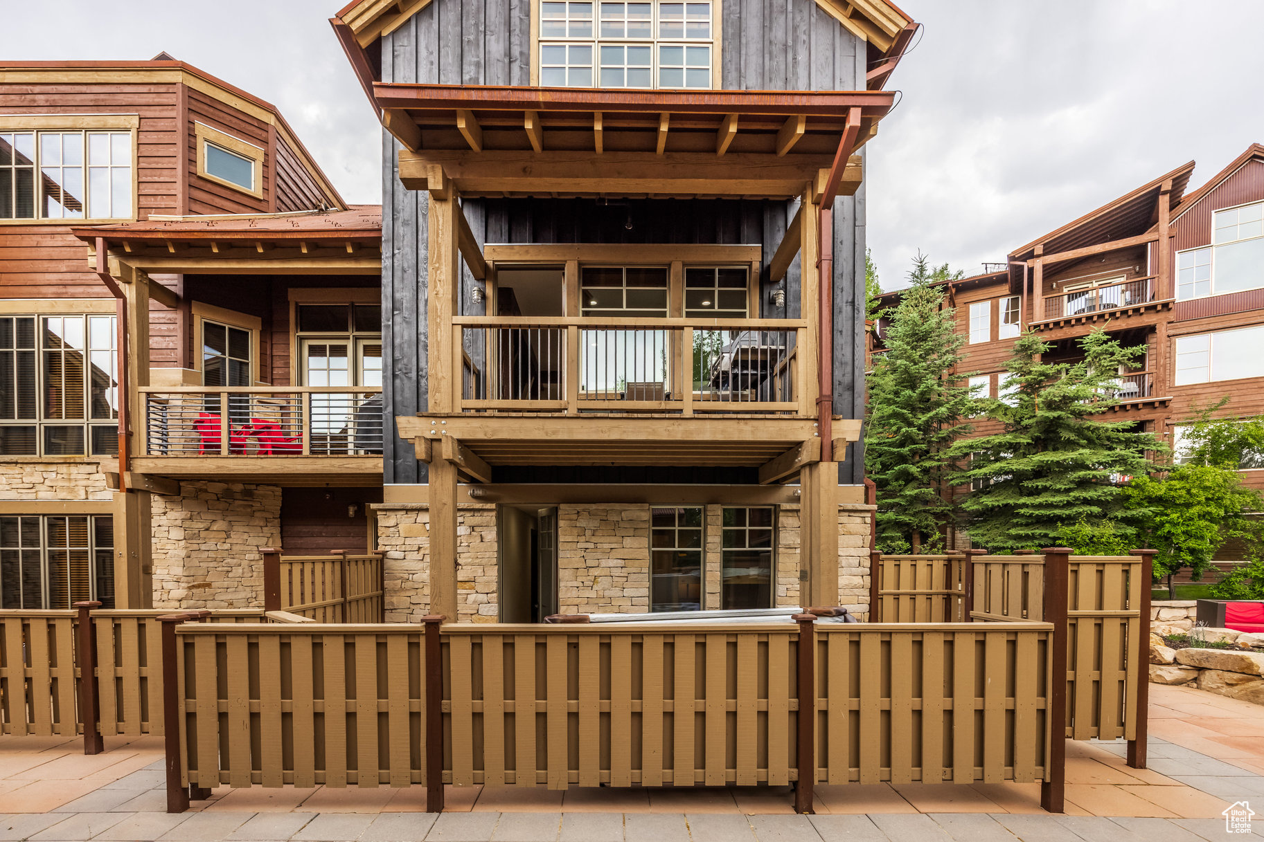 SPIRO CONDOMINIUMS - Residential