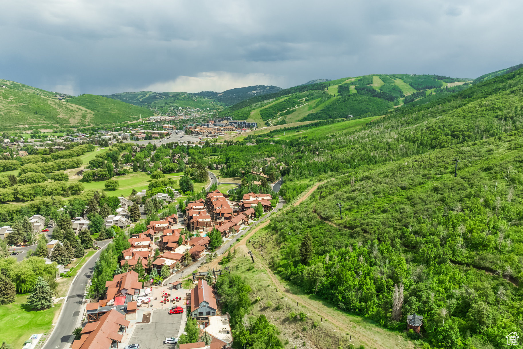 SPIRO CONDOMINIUMS - Residential