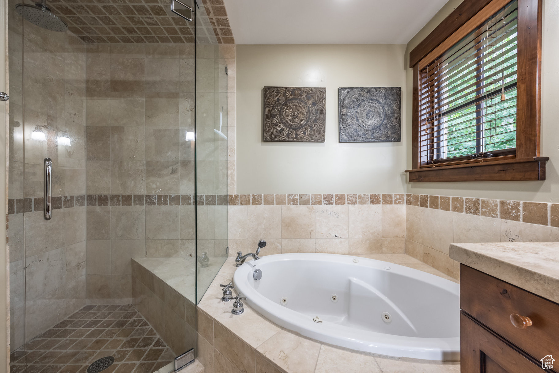 SPIRO CONDOMINIUMS - Residential