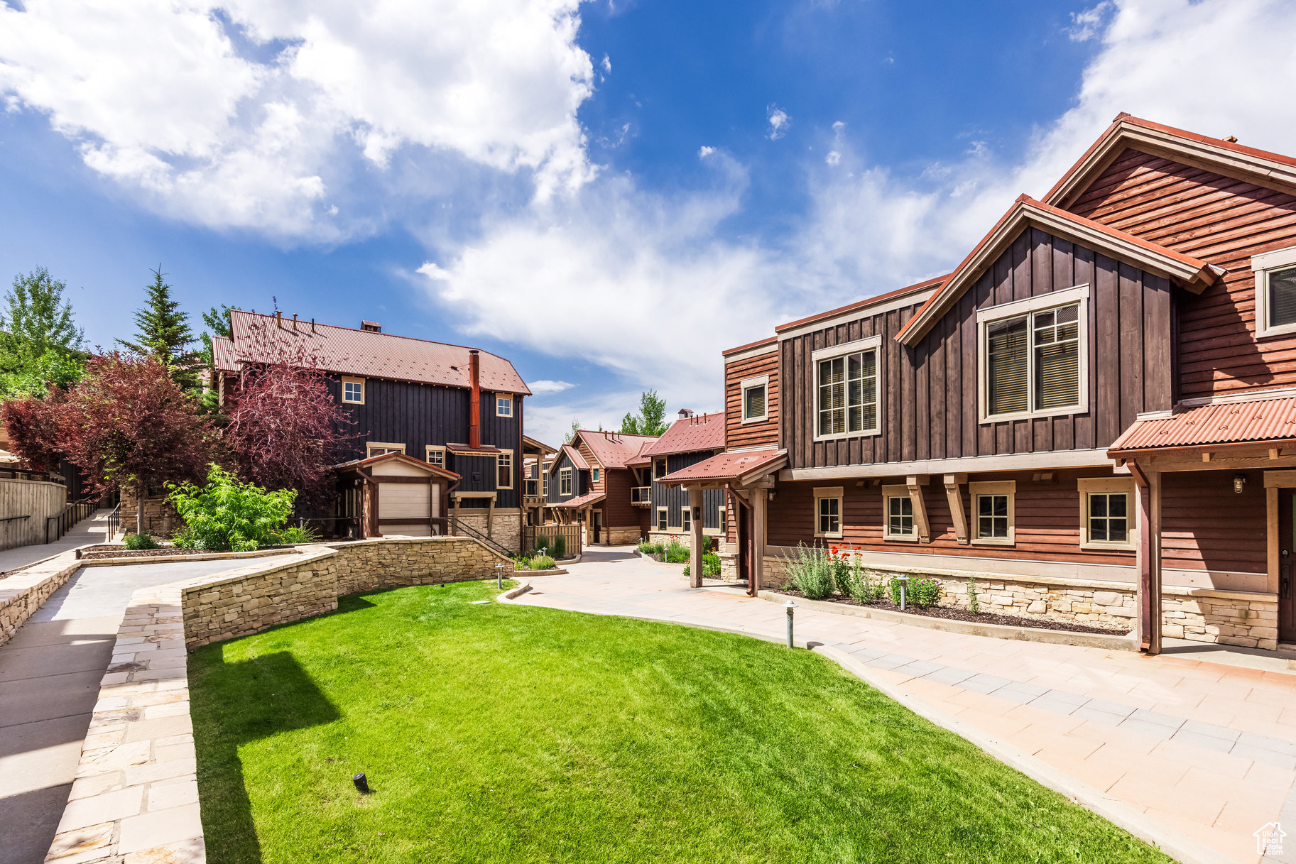 SPIRO CONDOMINIUMS - Residential